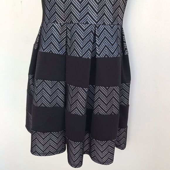 Tiana B. Scoop neck pleated dress black size 8 - Picture 5 of 10